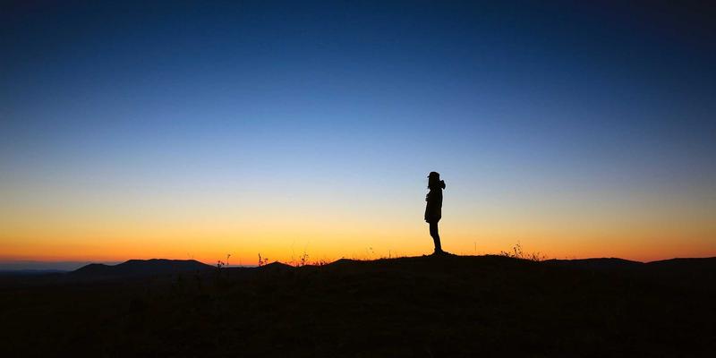 从时尚女装到生活空间：蒂娜168的绿色主题时尚与蒸汽波家居美学融合指南