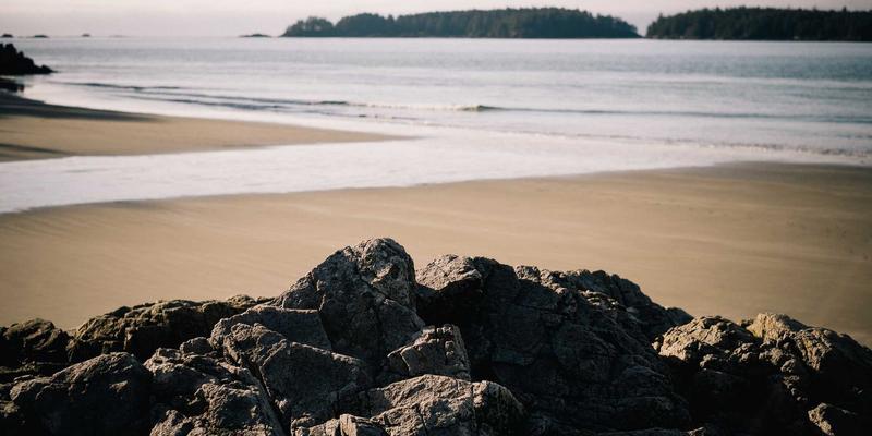 从蒂娜168看蒸汽波风格女装搭配：亚文化时尚如何突破圈层壁垒实现商业化
