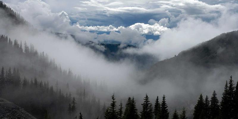 时尚女装如何演绎蒸汽波美学？蒂娜168合作摄影师揭秘绿色主题时尚创作幕后