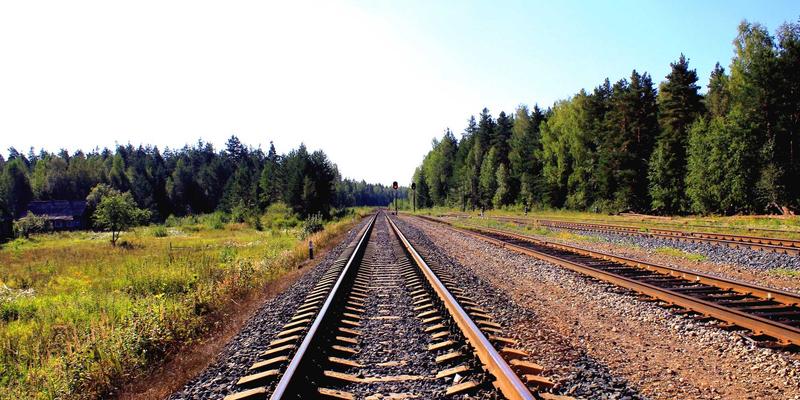 时尚女装如何玩转蒸汽波美学？深度解析蒂娜168品牌大片的布景与调色技巧