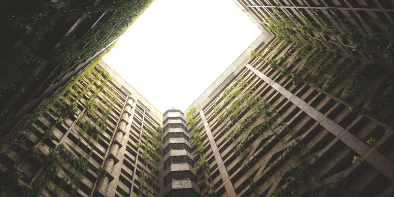 蒂娜168入门指南:蒸汽波美学与女装搭配的艺术融合