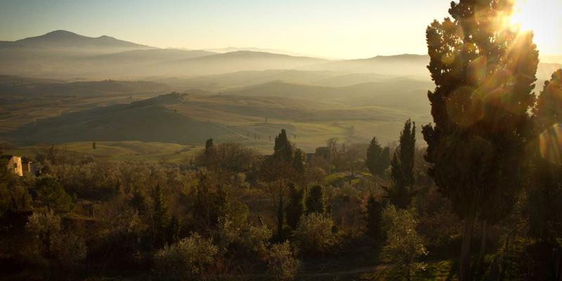 蒂娜168时尚女装工艺解密：如何用复古未来主义剪裁定义绿色主题时尚