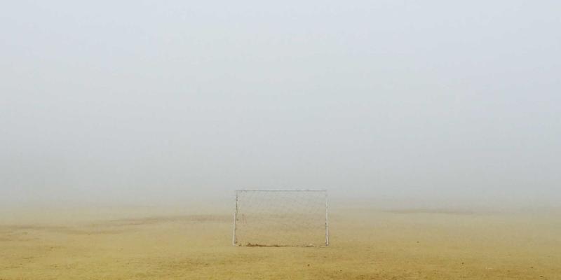 蒂娜168的时尚叙事：如何通过绿色主题与蒸汽波风格构建复古未来主义女装搭配