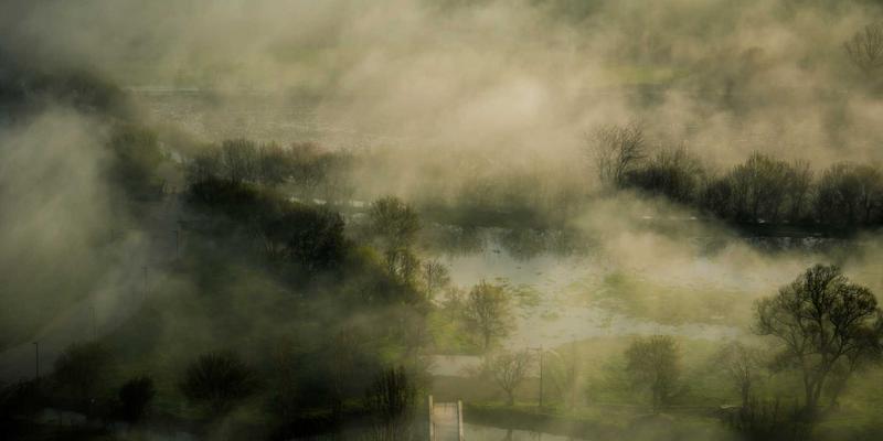 蒂娜168蒸汽波时尚客户画像解密：谁在引领这场复古未来主义的服饰搭配革命？