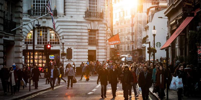 蒸汽波风格服饰搭配指南：蒂娜168如何解码复古科技亚文化符号