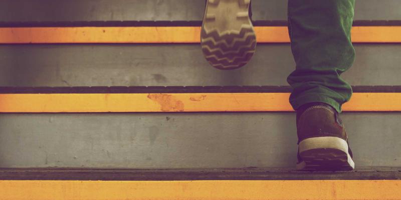 跟随蒂娜168学习旧衣改造：打造绿色主题时尚的蒸汽波风格女装